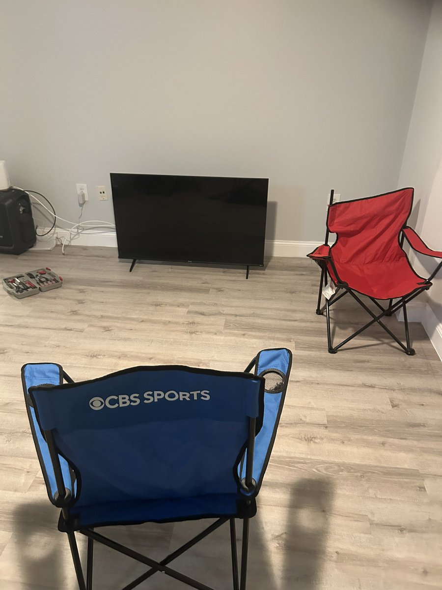 Dmil1946's tweet photo. Just moved in if anyone wants to come over https://t.co/kKEFZ3Ui5Z