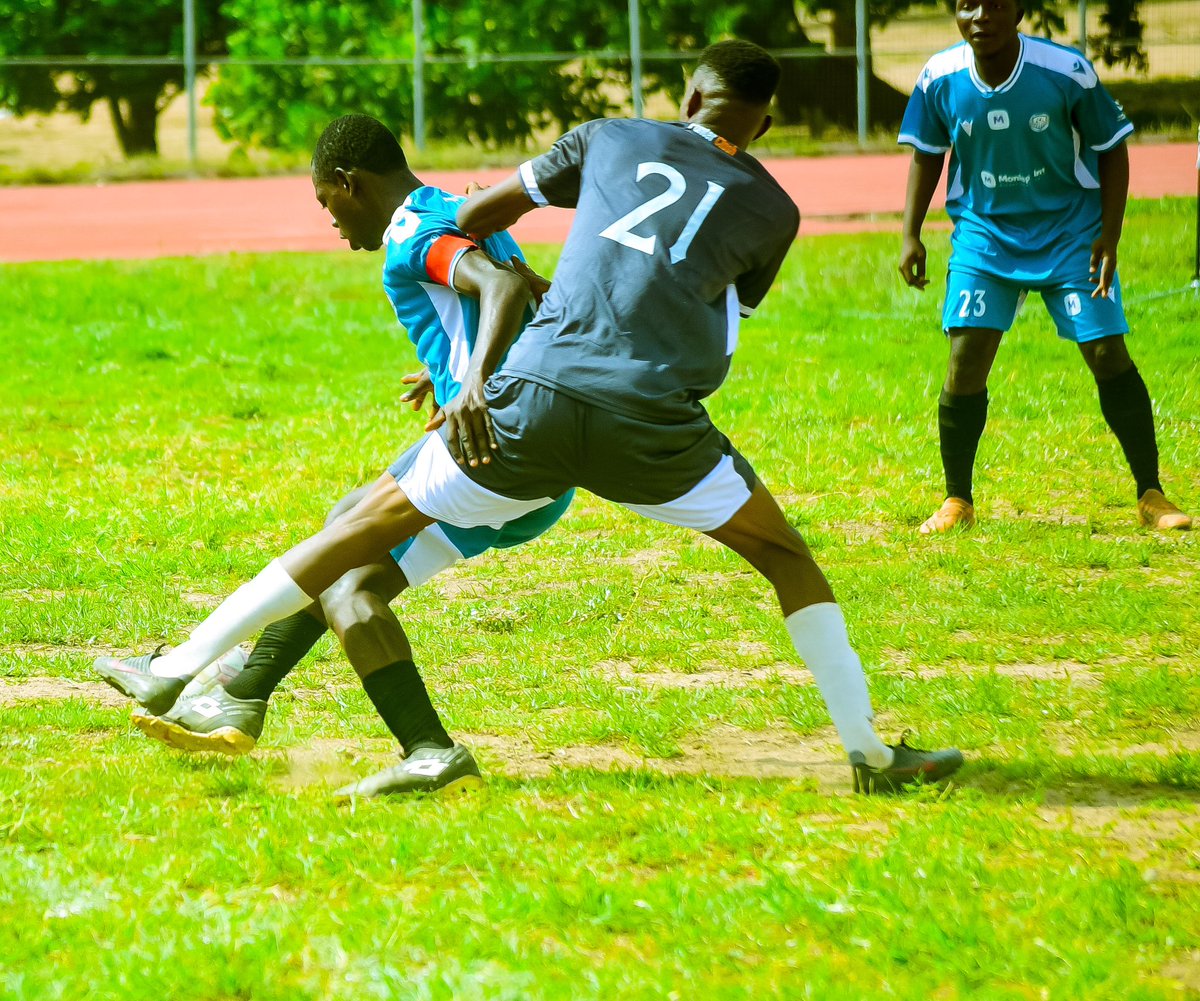 unilorinleague's tweet photo. Post-Match Highlights 📸

Emirates United secure a hard-fought 2–1 victory over D’Aztecs FC in a competitive encounter. Haliru Bello was the standout performer, netting a brace in the 28th and 44th minutes to give his side a strong advantage before the break. D’Aztecs FC pulled one back through Cornelius Ajulo in the 66th minute, but Emirates United held firm under pressure to see out the win and claim all three points.

Emirates United 2–1 D’Aztecs FC

#UNILORINLeague8 #MoniePoint #MadeForYourProgress #OddScore #YouOwnYourOdds