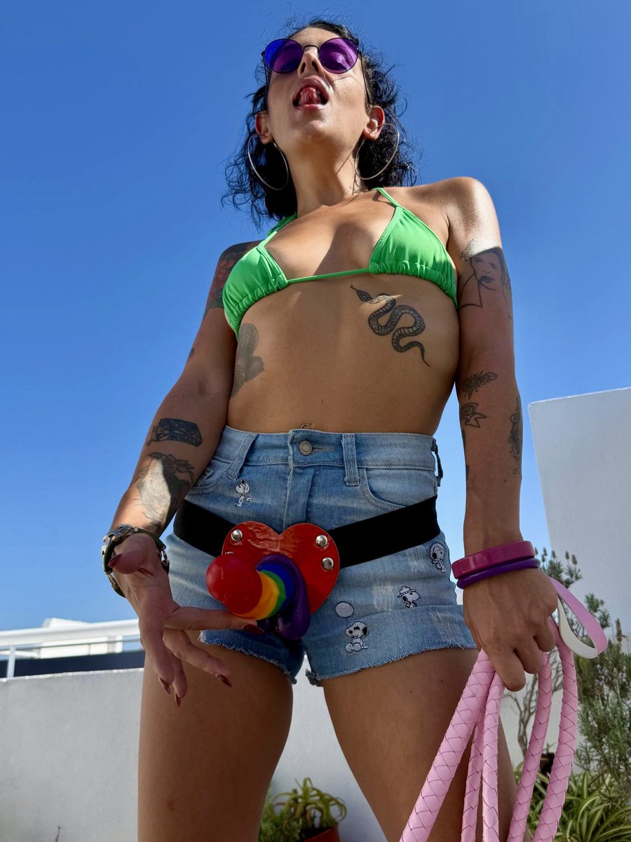 madnesstina's tweet photo. It’s a sunny day here in Brazil… ☀️ Already finished 3 sessions and I’m exhausted, but it was so much fun. Total weaklings. 🤣 What about you? Could you handle it, or are you a weakling too? 😈🖤

#sissytraining #sissy https://t.co/sB3L4P6y9U