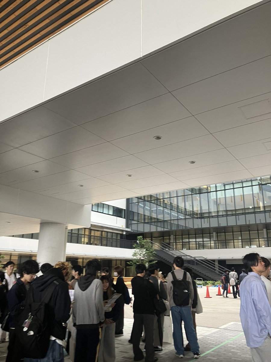 opumedie's tweet photo. 小雨が降ってるので屋根のある場所陣取りました！

電飾看板が目印です！！！気になる方は是非声かけてください待ってます〜🙇‍♂️🙇‍♂️ https://t.co/JnAFfbFA7c