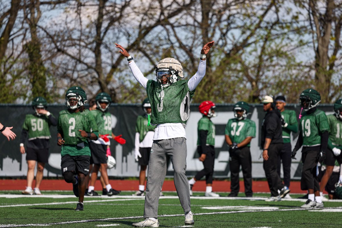 Wagner_Football's tweet photo. Back to work 🤝💼

#LetsFly https://t.co/N3sUihX7WW