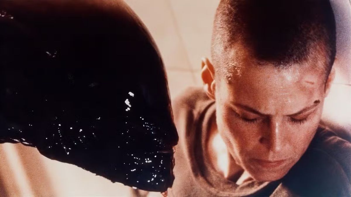 screenrant's tweet image. The #Alien movie its director didn't want you to see is now officially streaming on #HBOMax: the Assembly Cut of Alien 3. 🤫

Read More: bit.ly/3PR7Pe5