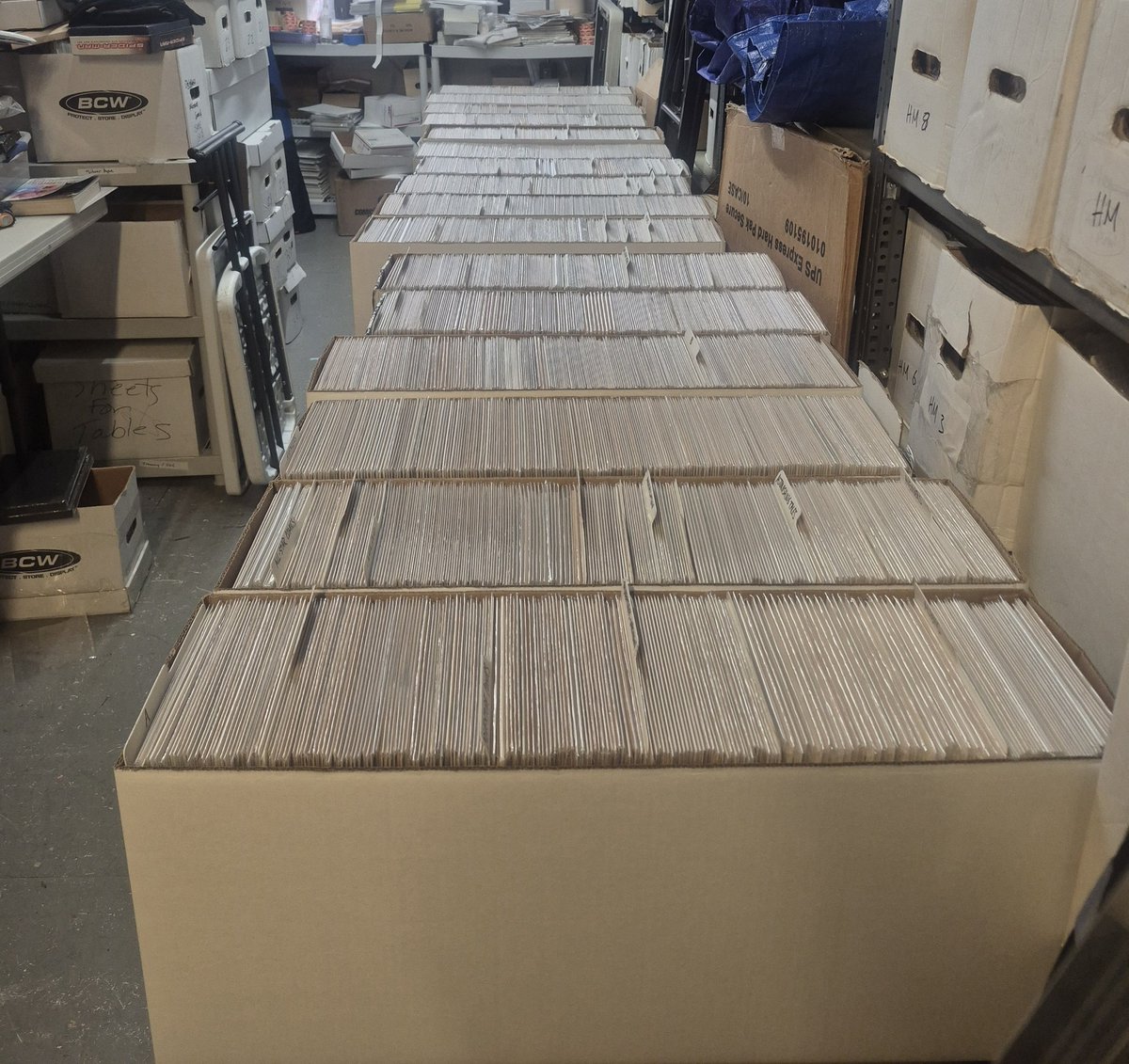 Absolute Comics Little Giant Show B9/C9 tweet media