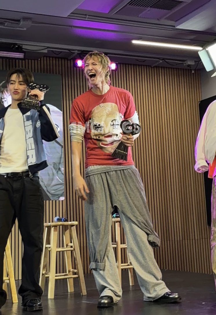 dele #REDRED tweet media