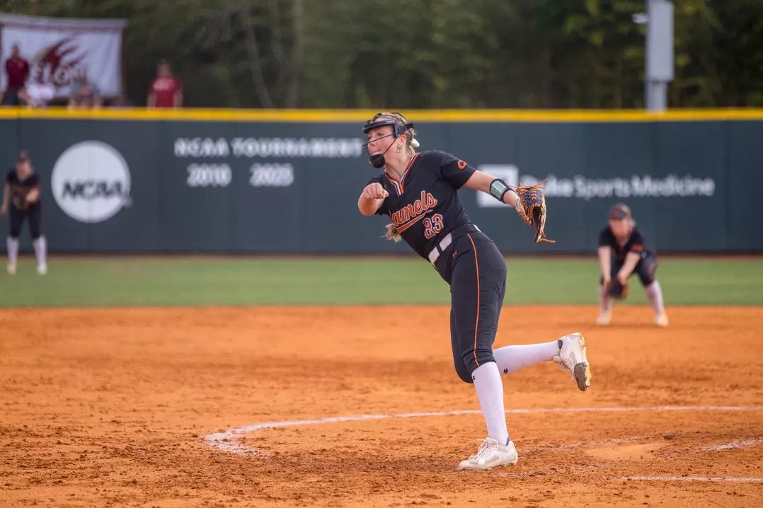 AdamsPerform's tweet photo. RHP Katelyn Hubley (Campbell) on the weekend 

14.0 IP | 17 Ks | 0 ER 

On the year 🔥

2.86 ERA | 102.2 IP | 92 Ks | 12-2 W-L | 10 CG

#AdamsPerformance https://t.co/5q1xSTcsxz