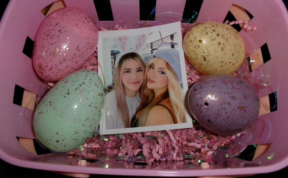 puropncherivari's tweet image. Día 16. 
Aún no. 

Mi tía con su roomie de hace años. ❣️
#Rivers #Rivari #Arigay #Arigameplays