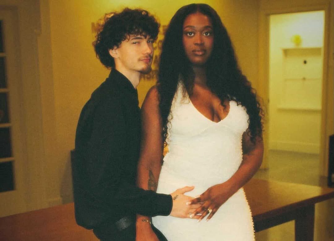 swirl_bwwm's tweet photo. Our names are Gloria and Jaden 👸🏾🤴🏼and we met in July at Arizona Pete’s Some dating advice. Be yourself fully
You don’t want a relationship where you feel like you have to act different. The right person sticks because of who you really are.#shesaidyes #Interracial #engagedcouple https://t.co/8Lj6w3wiKB