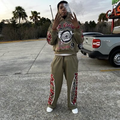 bat_bizzy's tweet photo. #NewProfilePic https://t.co/FtoFsAPNwk