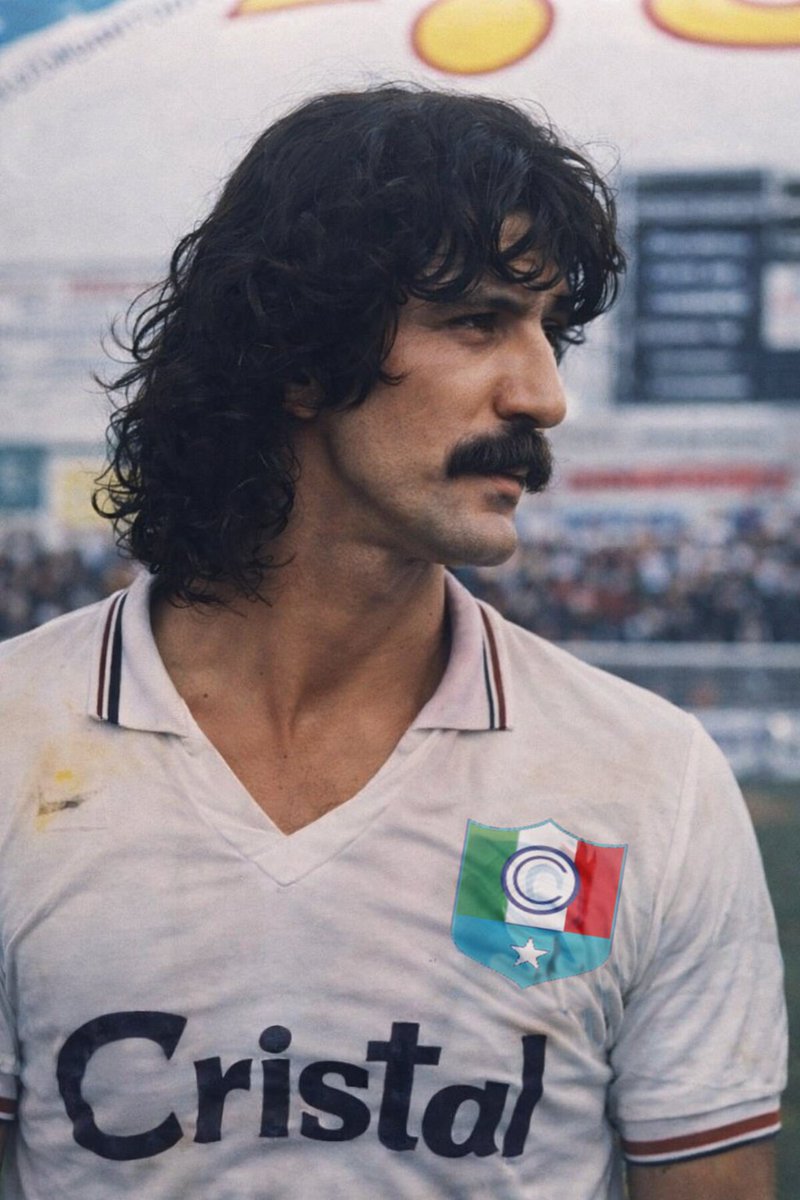 OnceCaldas_Co's tweet photo. Mucha fuerza para el ex ONCE CALDAS, Pocillo López, considerado uno de los mejores futbolistas caldenses de la historia, hoy pasa por un difícil momento de salud, y de parte de toda la hinchada del ALBO le enviamos fuerza positiva para que logre su recuperación.  #FUERZAPOSCILLO https://t.co/iMmYAKHEnP