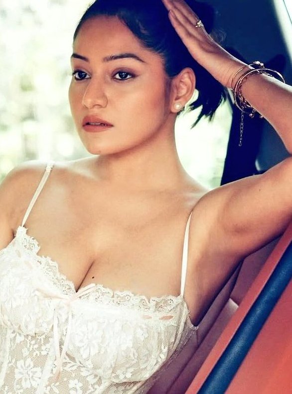 No matter how many people come, none can match her beauty 💯📈