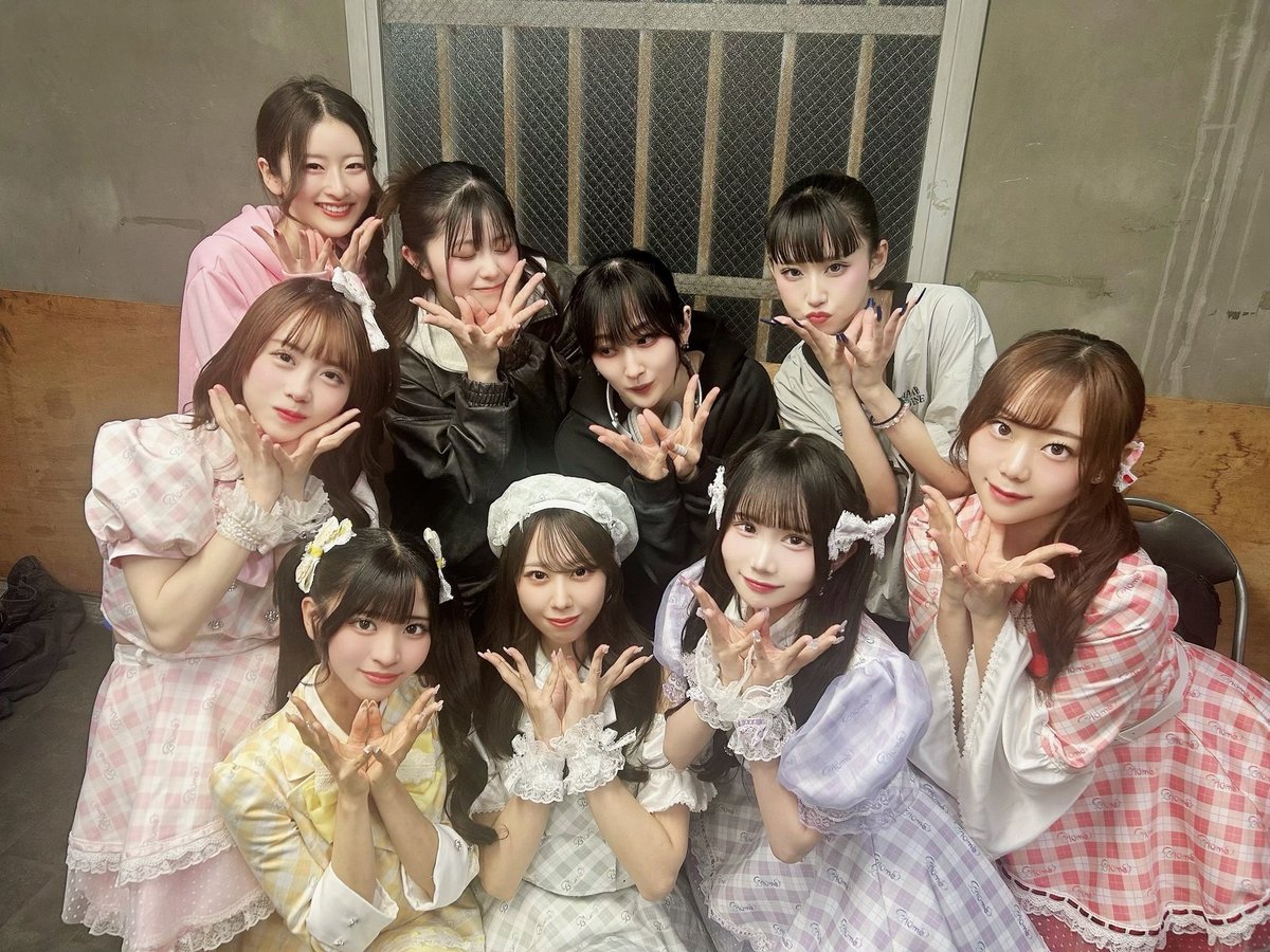 blume_idol127's tweet photo. アイチャレ#159 番組終了後
無名上京アイドルさん(@jyoukyou0505)に
一緒にお写真撮っていただきました📸

いつもマネージャー様にお会いするたびにお話しさせていただいており、念願の1枚となりました📸👭🏻

とても明るくて、一生懸命で、素敵なアイドルさんです☺️
いつかライブでもご一緒できることを楽しみにしております🗼✨