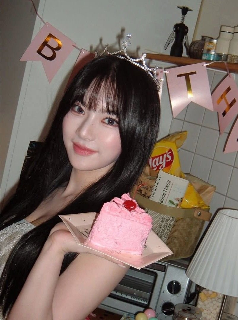 Roella Lee. tweet media