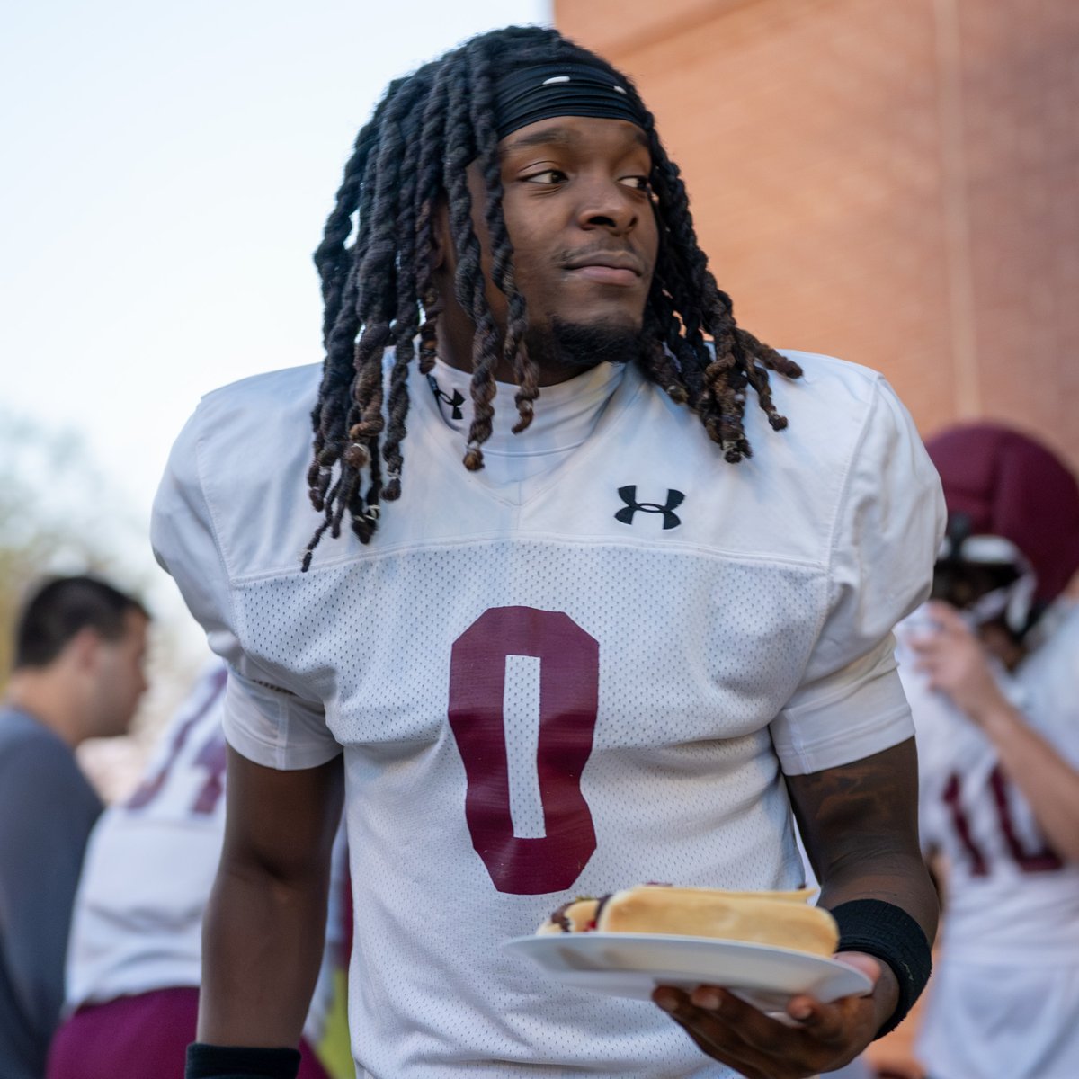 StrongDawgs tweet media