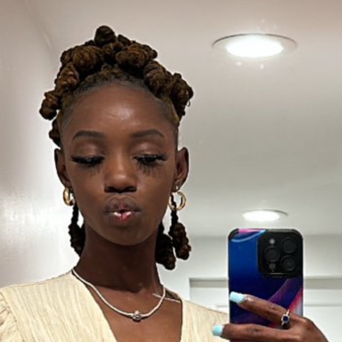 Champagne tweet media