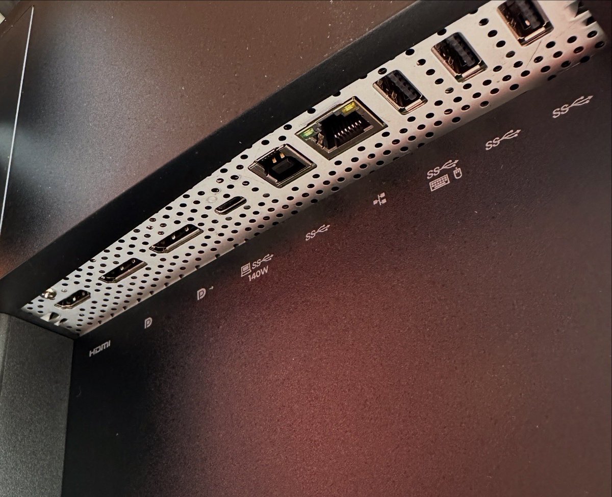 Don't settle for standard IPS. The ThinkVision P34w-40 brings IPS Black (2000:1 contrast) to your workstation. 🌑🔥
Pro features: 
🔹 140W PD 3.1 Charging 
🔹 eKVM for seamless multi-PC control 
🔹 macOS app support
🔹 DP-Out Daisy Chain 🔗
 
Elevate your workflow at ATO Store