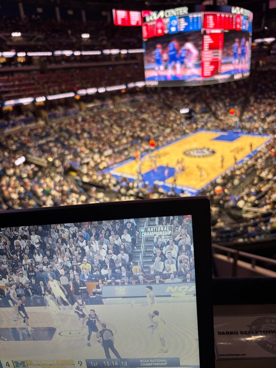 DarkoBasketball's tweet image. Not very interesting game in Orlando with #Magic up vs #Pistons 98-76 after 3 qtrs

Banchero leading all scorers with 27 pts

Wagner bros, Colin Castelton, but also Duncan Robinson and Caris LeVert would rather be in the locker room watching their Michigan #Wolverines vs #UConn