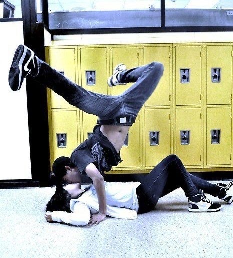 XxPOSERxX tweet media