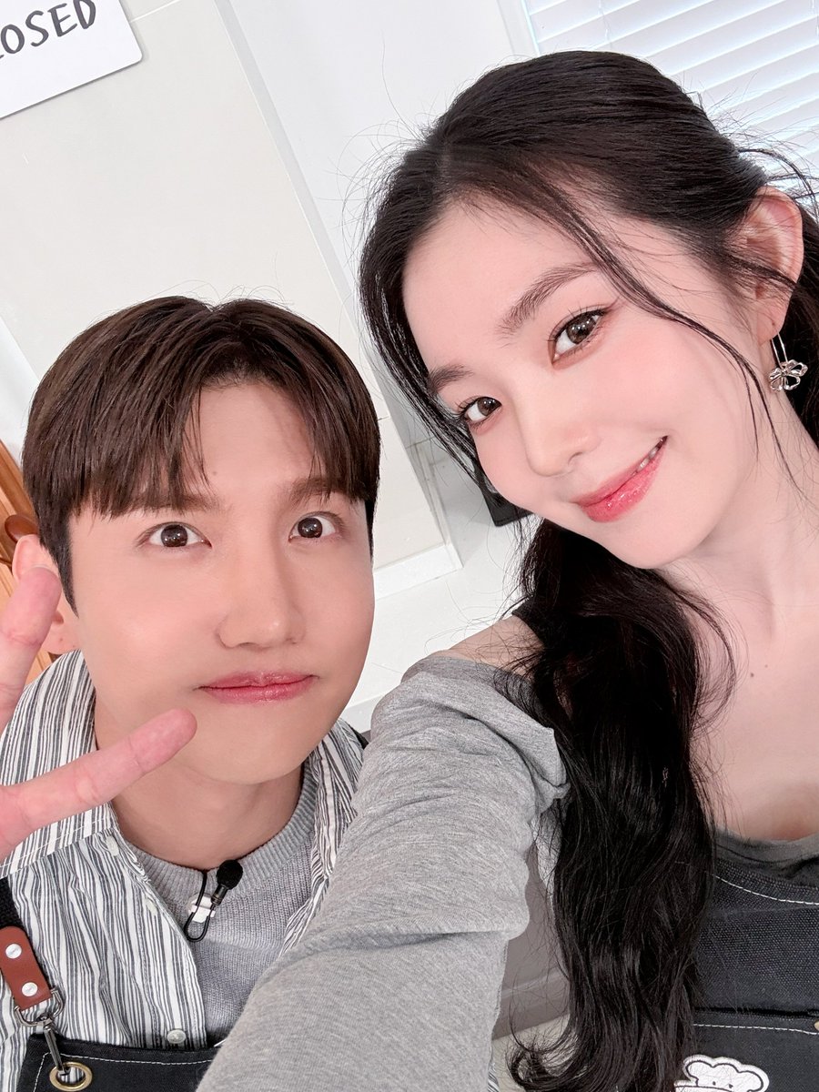 [📸] 덕밥집을 찾아온 열일곱 번째 지원자는?!

레베럽들의 빛나는 Biggest Fan
🩷 레드벨벳 아이린 🐰

창민사장님과 아이린의
손절각(?) 요리적 거리두기와 
팬 사랑 가득한 도시락 메뉴가 궁금하다면!
🎵 더 크게 사랑한다 외쳐 Babe 🎵

❗잠시 후 5시❗ 
덕밥집 EP.17 아이린 편에서 만나요!