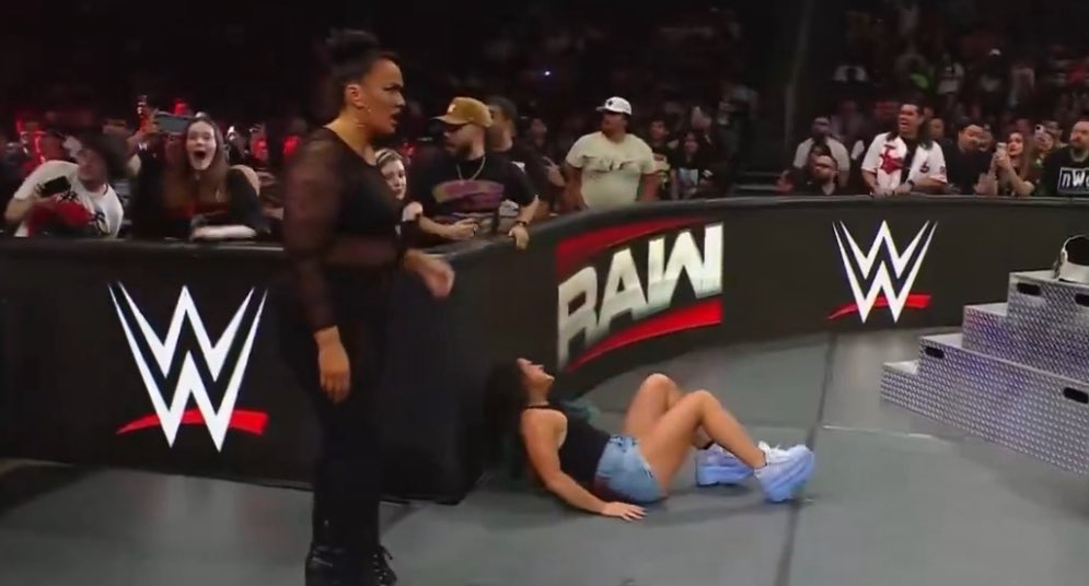 welcome back Becky Stompers

#WWERaw