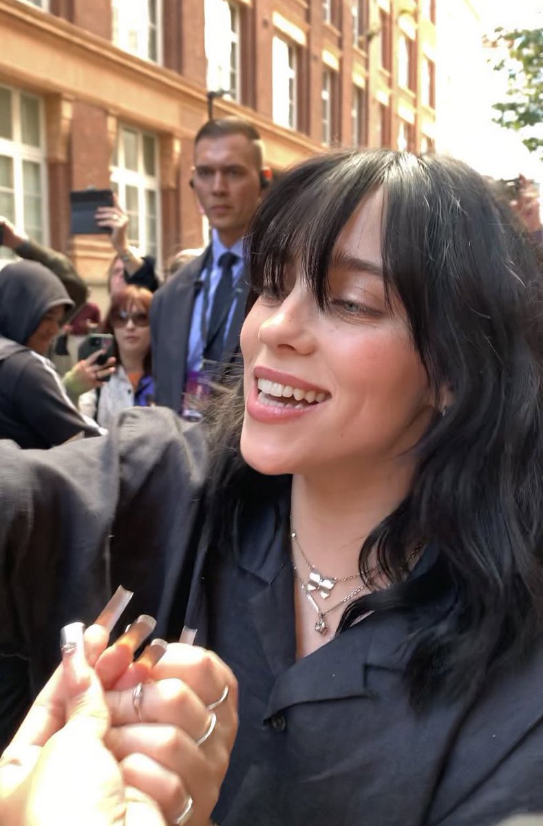 billie archive tweet media