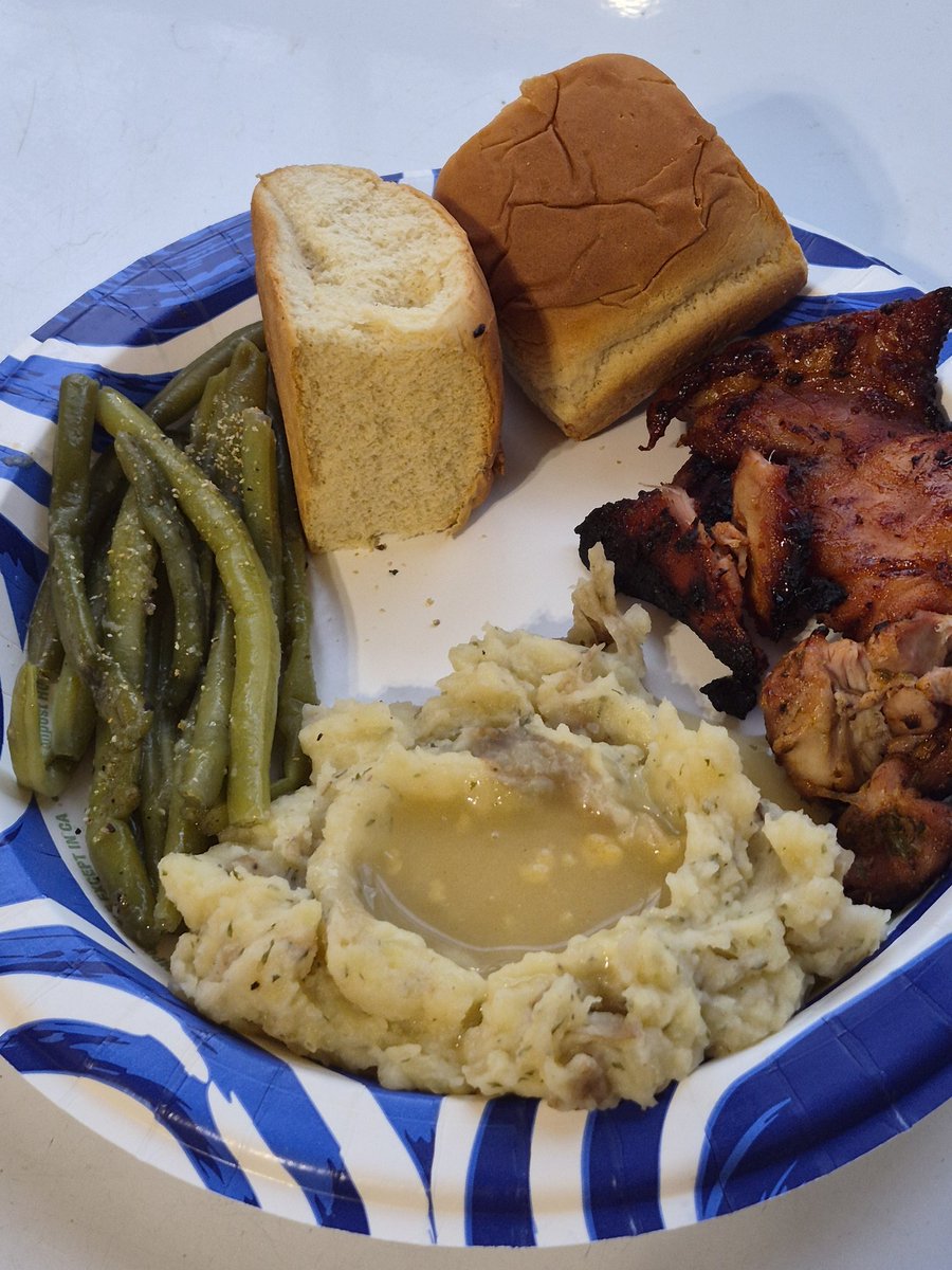 krittlebug83's tweet photo. BBQ or herb chicken with sides for the 🏀 final  and Preds 🏒 😊 https://t.co/AFeDzbKknQ