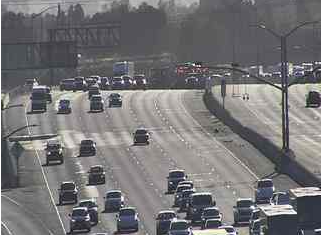 KCBSAMFMTraffic's tweet image. #Livermore Interstate 580 eastbound crash past North Livermore Ave blocking the 3 left lanes... traffic is backed up beyond Isabel Ave. #KCBSTraffic 📸: @CaltransD4