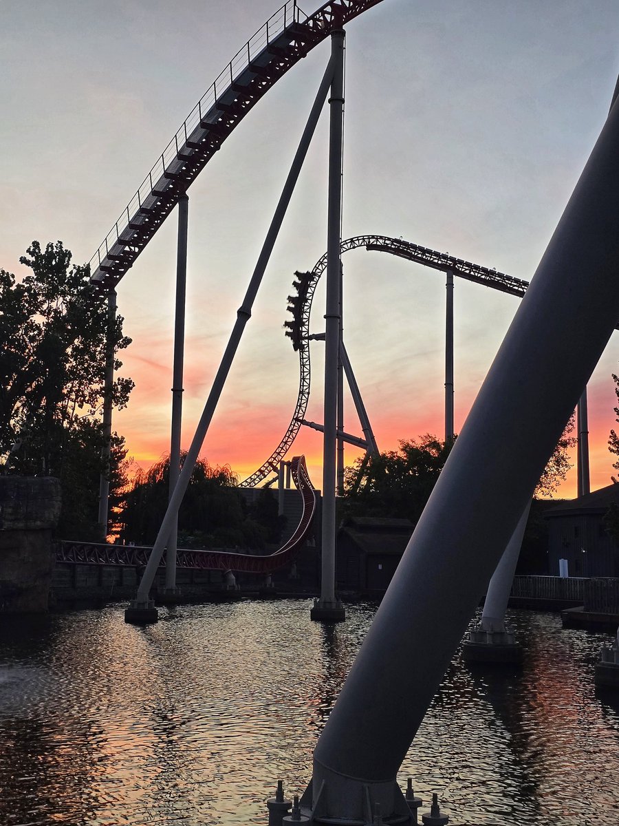 WWoman08's tweet image. Maverick @cedarpoint 🤠🎢❤️🐴📸 #Rollercoaster #cedarpoint #sunsetphotography #ohio #april #happiness @SixFlags