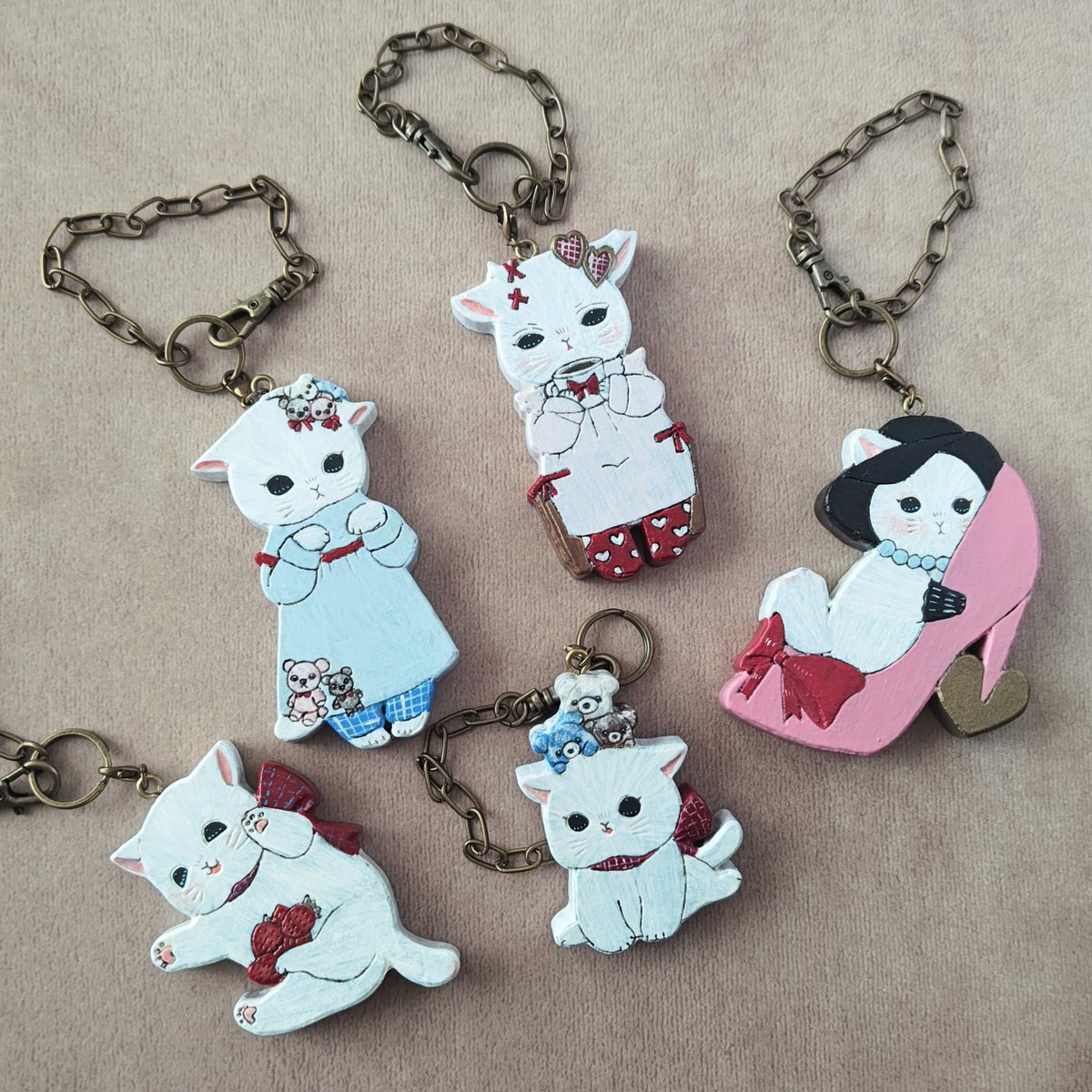 【対面販売のお知らせ】
5月6日　arteVarieアルトヴァリエに出店します
【ブース】東2ホール　ら48です
※chaconoaは5月6日のみです
バッグチャーム、マグネット、リング、ピアス、ネックレス等沢山持っていきます✨
よろしくお願いします🐈️　
⚠️arteVarieは写真撮影禁止です

#arteVarie