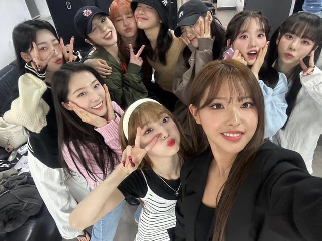 RATOG4Y's tweet photo. lembrei dessas fotos do loona juntinhas depois de que tudo aconteceu e quero vomitar todos meus orgaos. https://t.co/txxlwqPLe0