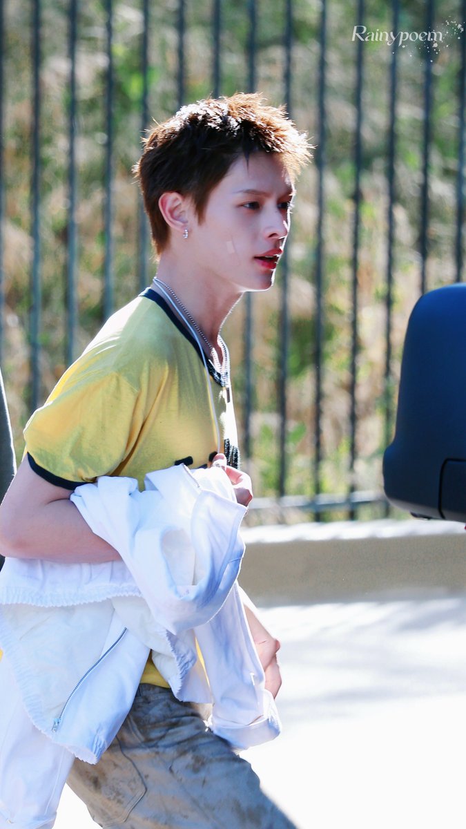 RainyPoem tweet media