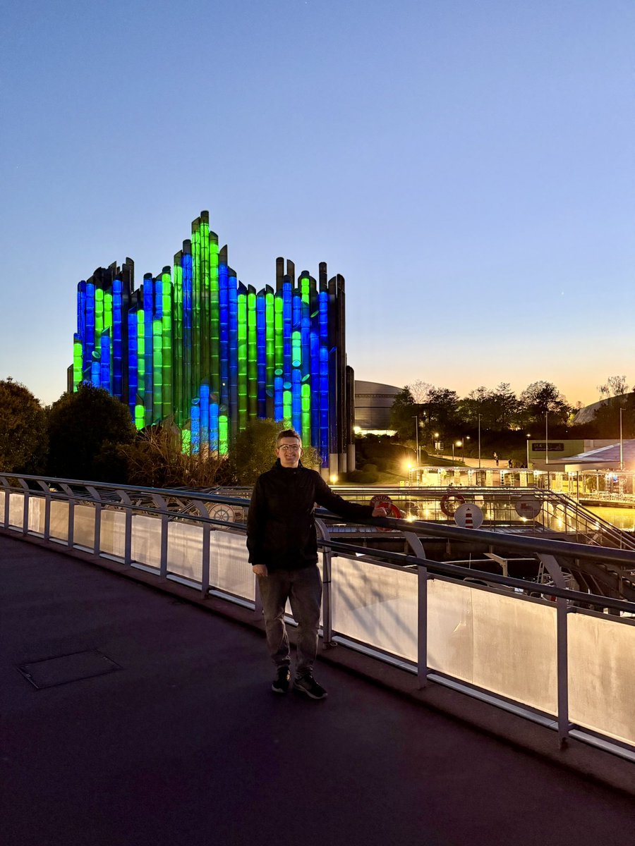 ThemeParkWW's tweet image. Night time vibes at Futuroscope ✨ We have had an absolutely brilliant day discovering this park for the first time 🔥 

#futuroscope