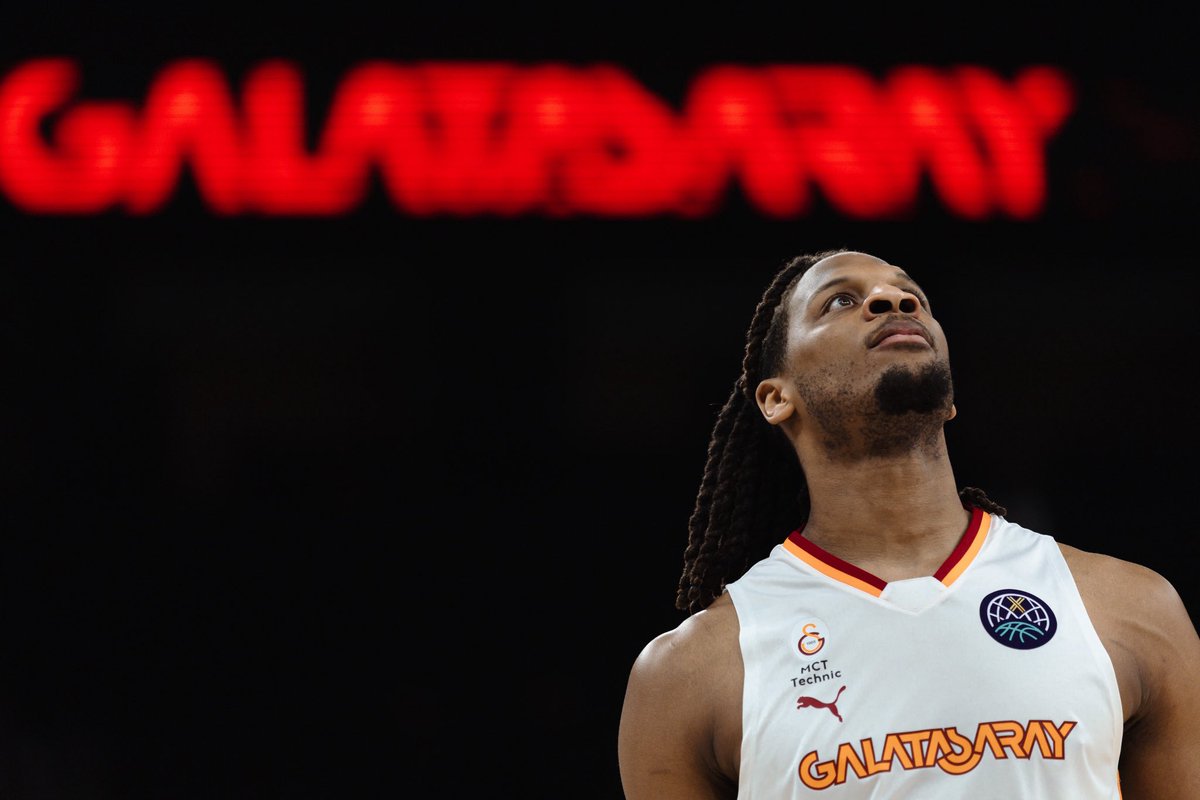 GSBasketbol's tweet photo. 🌉 İyi geceler Galatasaray MCT Technic Ailesi! 

🤔 8 Nisan Çarşamba günü kimler Sinan Erdem’e geliyor?
🎟️Bilet satışı sürüyor: https://t.co/HIz14K3mbs

Sen Tribündeki Biz. 🟨🟥 Biz Sahadaki Sen!
🦁 #AslanGibiSavaş https://t.co/TyniVuoqXG