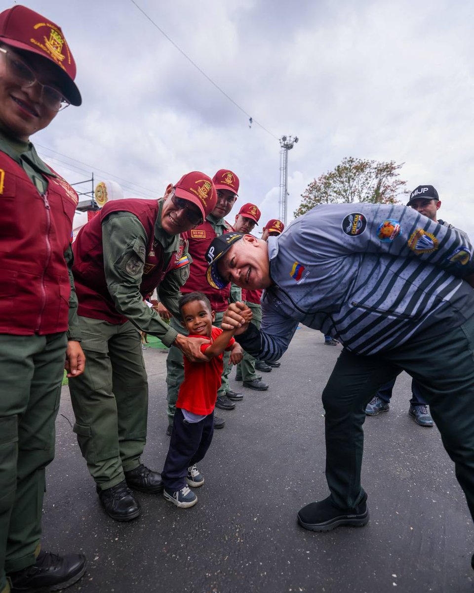 #AVenezuelaNoLeGanaNadie | Este lunes, 06 de abril, el vicepresidente sectorial de Política, Seguridad Ciudadana y Paz, Diosdado Cabello Rondón, resaltó que los funcionarios de seguridad que se desplegaron durante esta Semana Santa 2026 resguardaron a los 13,5 millones de