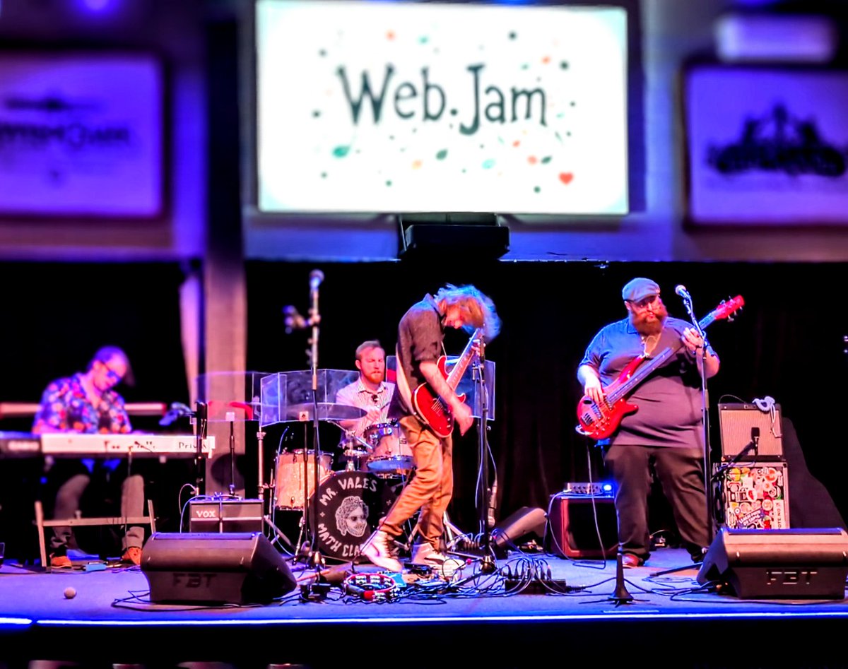 𝐏𝐨𝐬𝐭𝐬 𝐅𝐫𝐨𝐦 𝐔𝐧𝐝𝐞𝐫𝐠𝐫𝐨𝐮𝐧𝐝 tweet media