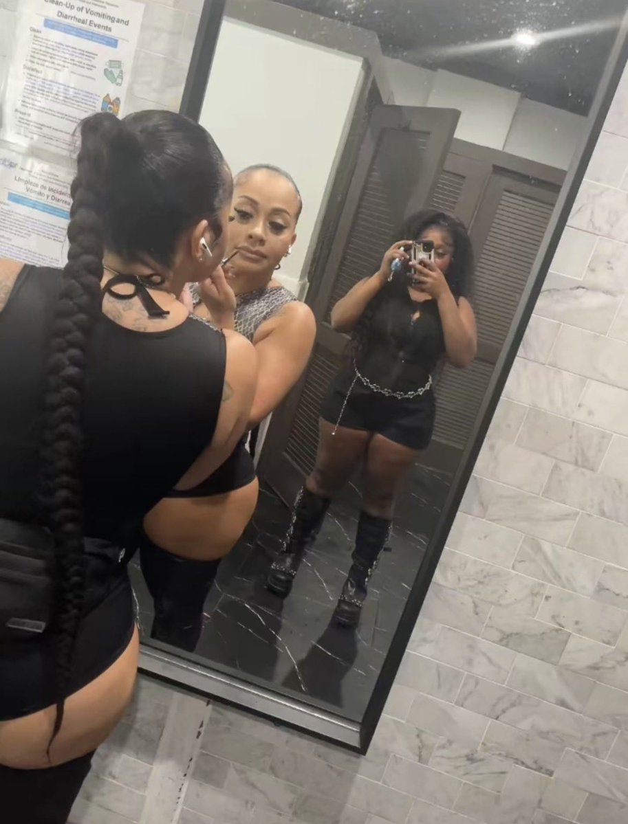 01|22🫦 tweet media