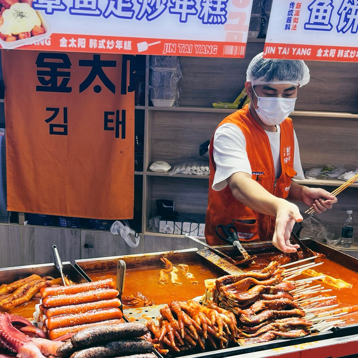 djgivens's tweet photo. Street Food Alert! Crispy fried squid + tangy chili-lime sauce = flavor explosion in every bite!  Grab yours from the night market—warm, fresh, and so satisfying! #StreetFoodLovers #FriedSquidJoy https://t.co/N7iCqN8Ct0
