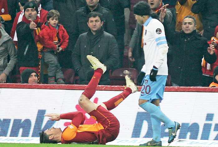 bossingwa61's tweet photo. @GALA1RW @S1xtyMehmet Ulan Trabzon Ne büyüksün be adamlar göt yanığından dolayı fenerbahce üzerinden kaos yaratmaya çalışıyor https://t.co/BlOBGq1in8