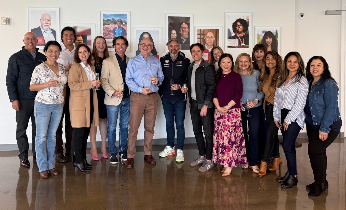 JeffTeuteberg's tweet photo. 🎉Congratulations to Robert Woodward on his 25th anniversary @CareDx‼️
His leadership has helped guide the development and evolution of innovations across our history and he embodies our mission and dedication to patients. https://t.co/lGcvzmzsOW