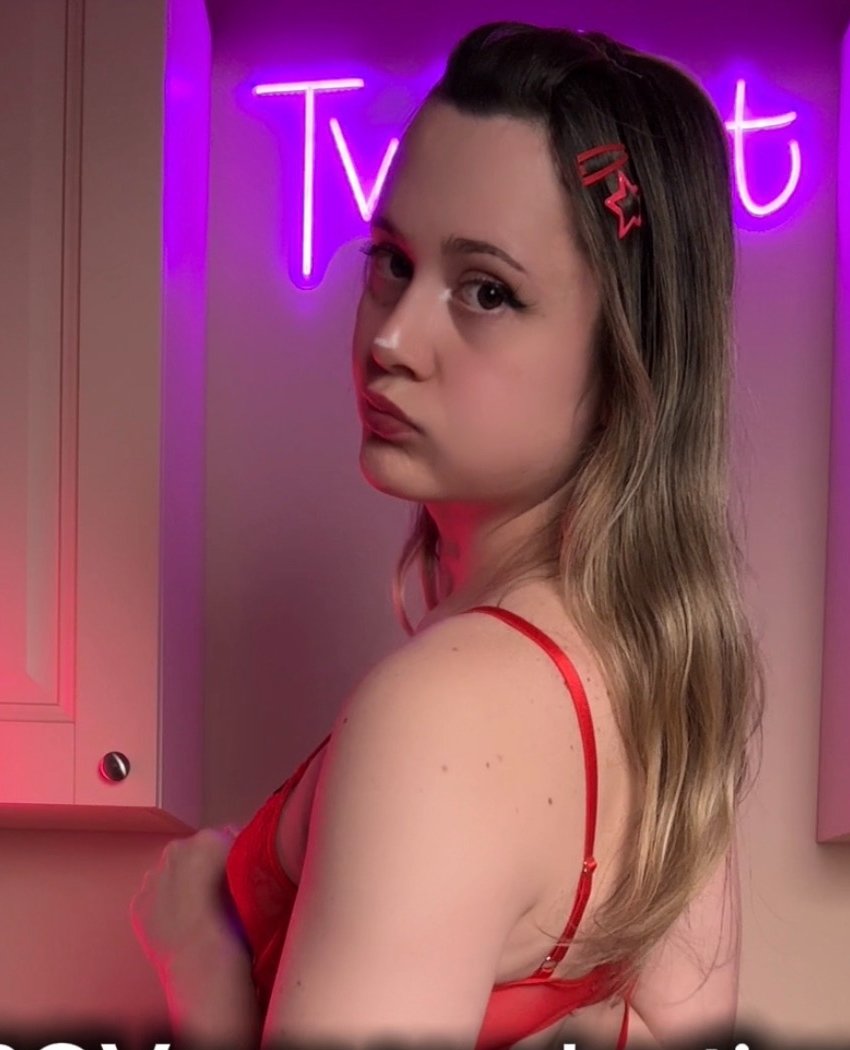 twigirlx tweet media