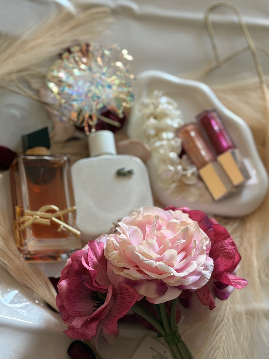 zaitum_'s tweet photo. #sotd libre intense by Ysl and Lacoste Blanc by Lacoste
#lacosteperfume #lacosteblanc #libreintense https://t.co/KxLn93RFIS