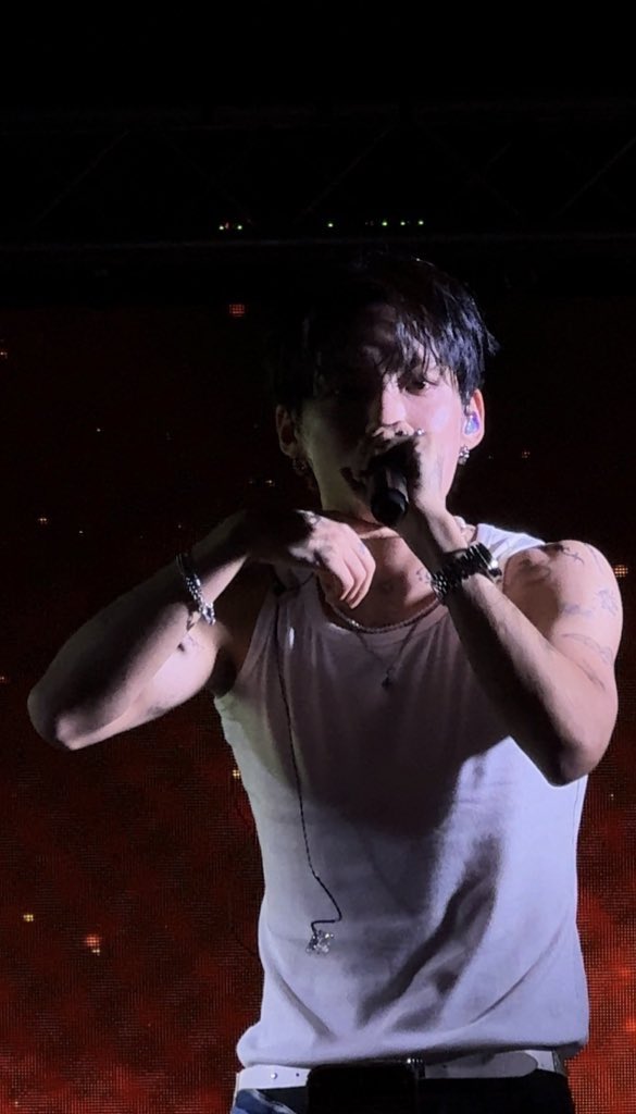elizeivanovova's tweet photo. junhee in milan pt.3 https://t.co/yogj6gj9eX