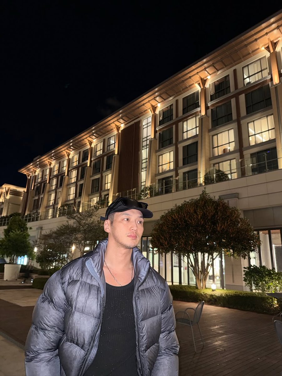 yxohan's tweet photo. Does night time bring you more peace? It's kinda works for me somehow, after this walk, I feel peacefully calm. 🖤 https://t.co/TTEptnsn5K