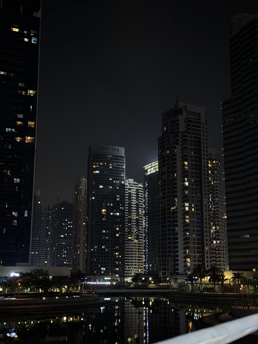 samradhingr's tweet photo. The city of gold never sleeps… https://t.co/YJAy2yIerA