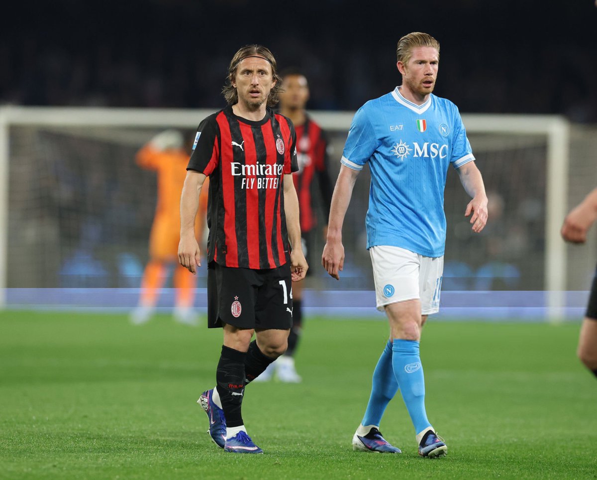 ilpallo's tweet photo. Sconfitta 1-0 al #Maradona. Non abbiamo avuto voglia di vincerla e alla fine l'abbiamo persa. 🔴⚫
#NapoliMilan #SerieA https://t.co/OOQHMZ6QAX
