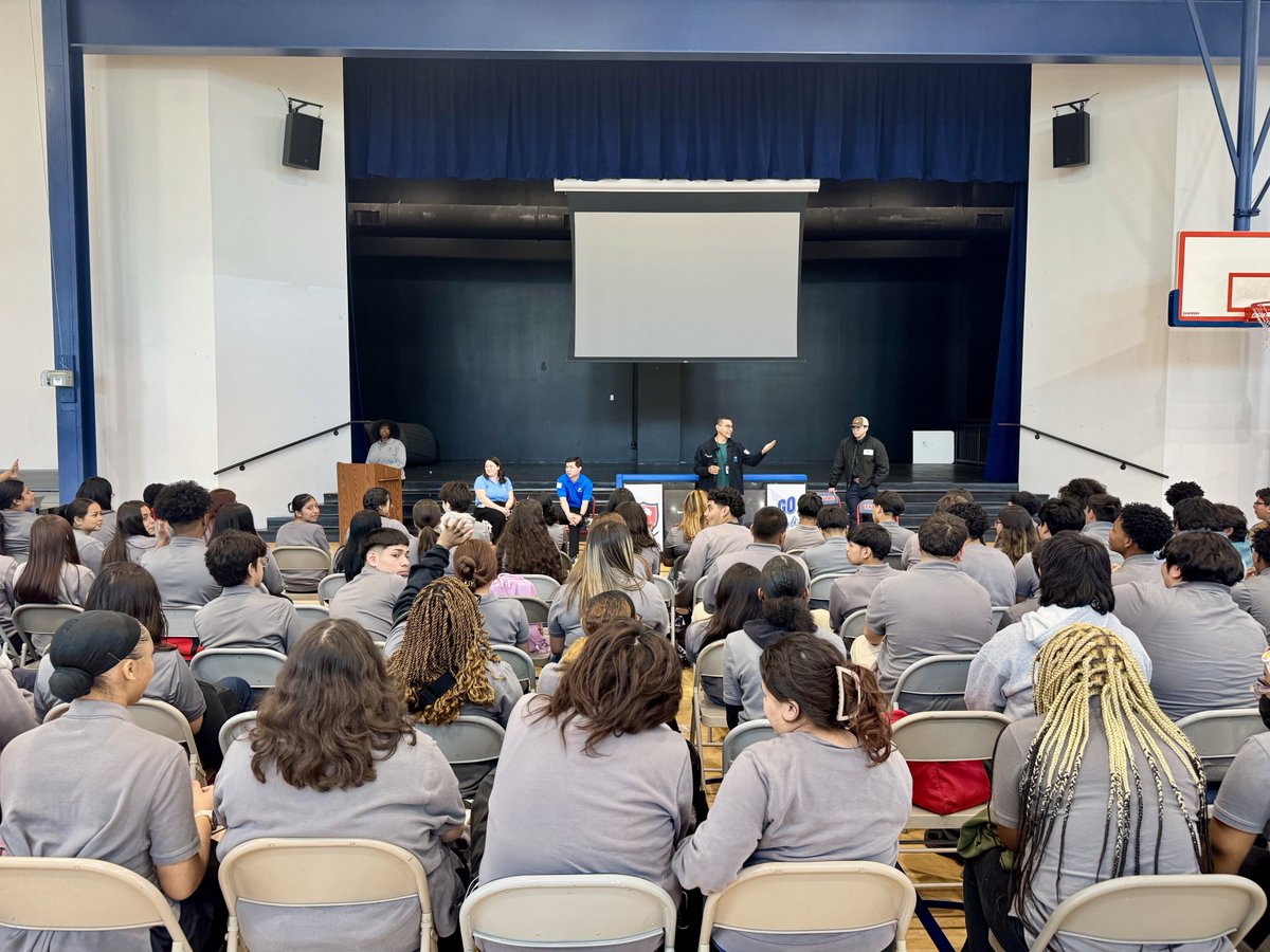 kipptexas's tweet photo. Fueling big dreams at KIPP East End High School! ⛽️
We had an incredible Career Day with our friends from the @ValeroEnergy  Refinery! Our juniors sat down with a panel of chemists, engineers, and communications professionals to hear about their unique educational journeys.🌎 https://t.co/U6Z5vGVpfg