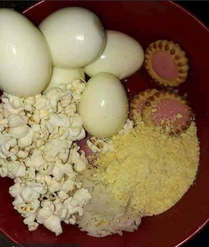 pink evil pou (-3,7/5) tweet media