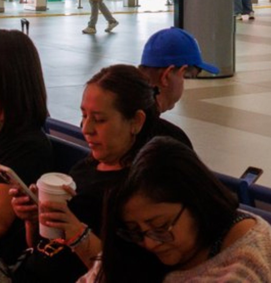 Nac0man's tweet photo. @SinLinea_Mx ES VERDAD USTEDES HACEN TAN BUENOS AEROPUERTOS QUE HASTA LOS ALIENÍGENAS VIENEN A TOMAR VUELOS https://t.co/zgPBGXgQa1