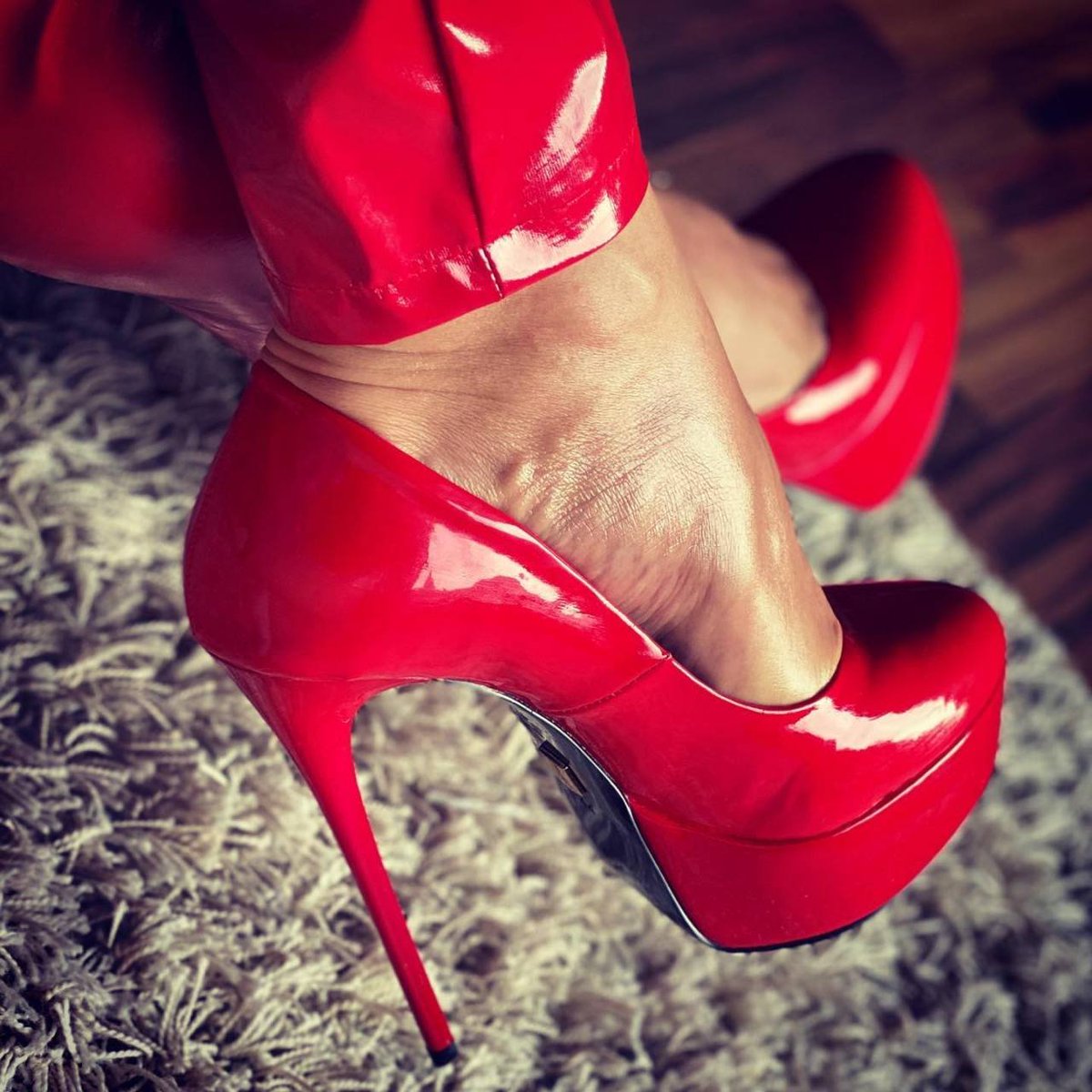 High on Heels tweet media