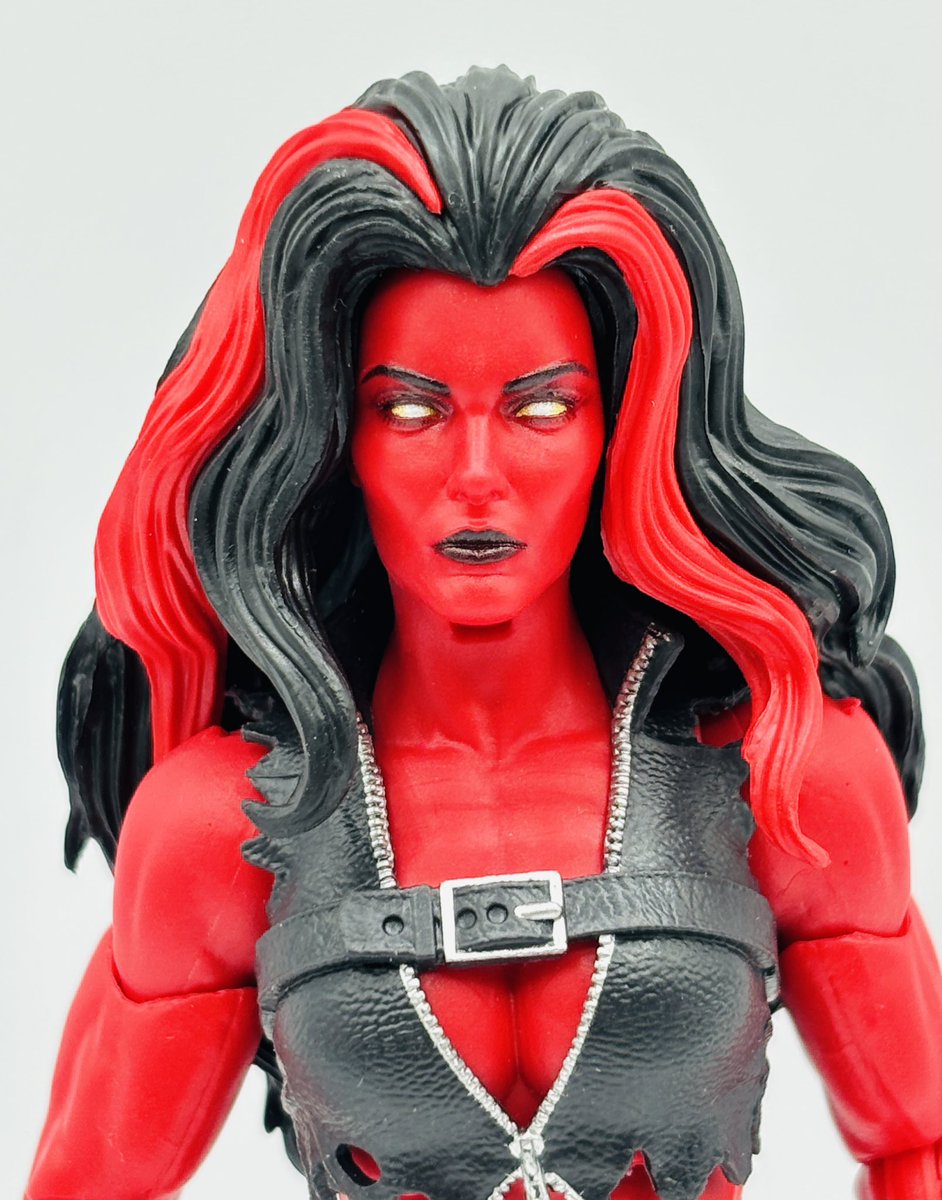 sirpaul64's tweet photo. Red She-Hulk Marvel Legends Unboxing & Review! https://t.co/D0wBZzQGRk #marvellegends #marvel #hasbro #hulk #shehulk #redshehulk #toys #actionfigures https://t.co/ASa1Mohk25