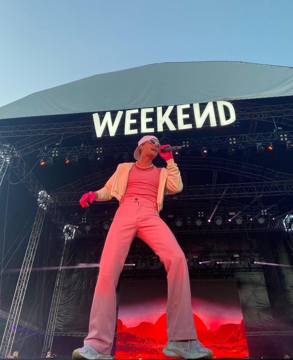 𝙰𝚜𝚑 tweet media